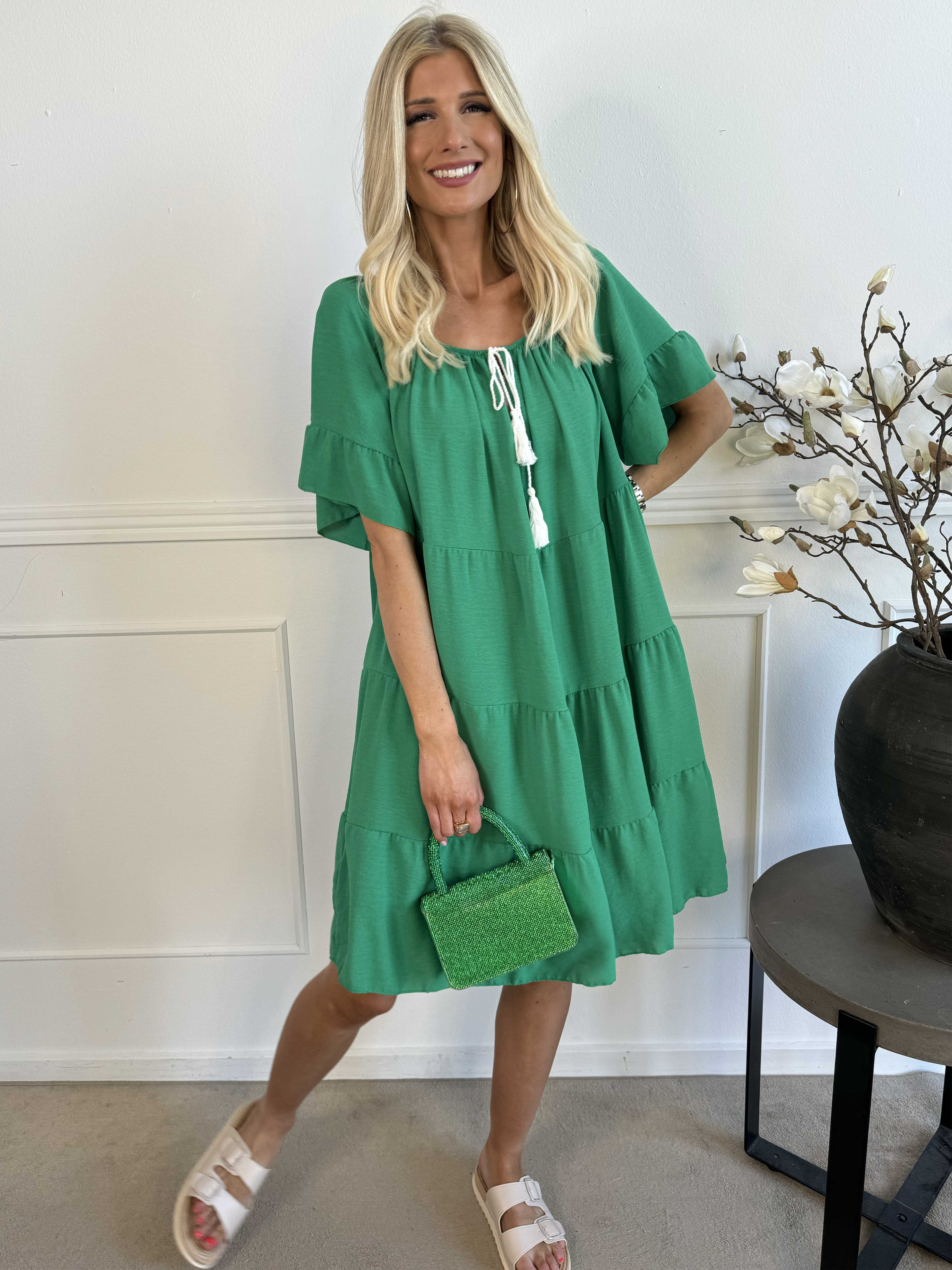 Murcia - Klänning i viskos med lager på lager och elastisk halsringning